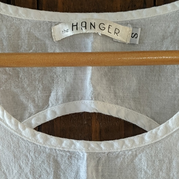 ❤️ White embroidered tank with back cutout - Picture 2 of 5